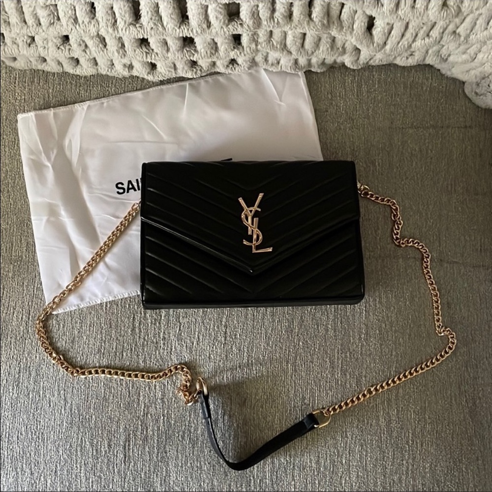 **Fashion inspired purse**